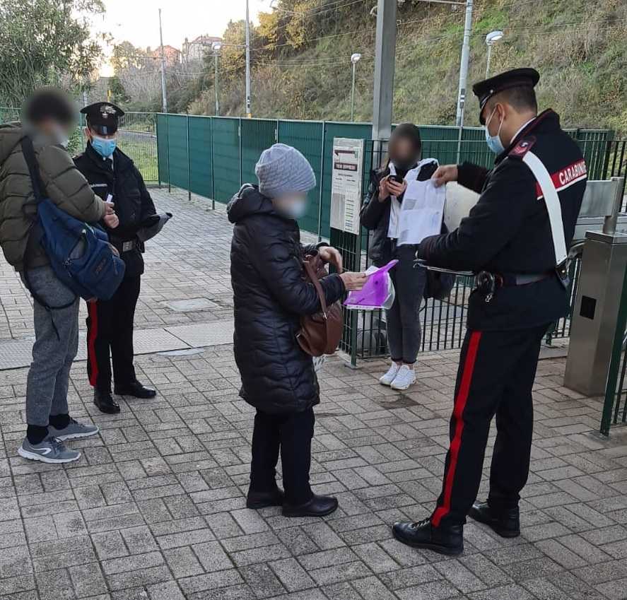 RACCIANO - Controlli Green Pass dei Carabinieri stazione cotral (2)
