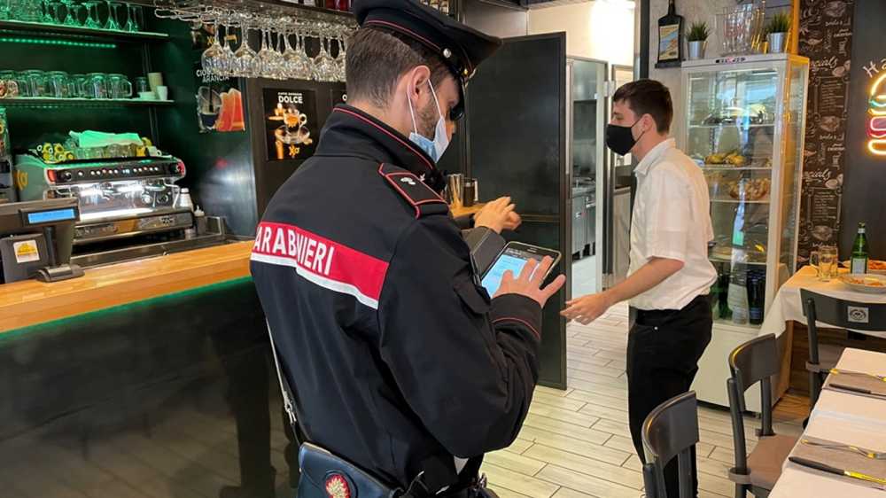 ROMA – Controlli Green pass dei Carabinieri (7) ROMA - Controlli Green pass dei Carabinieri (7)