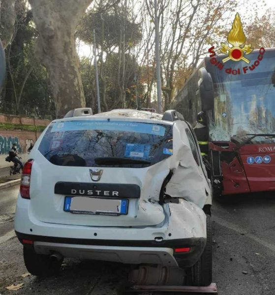 incidente bus taxi vvf vigli fuoco pompieri 2