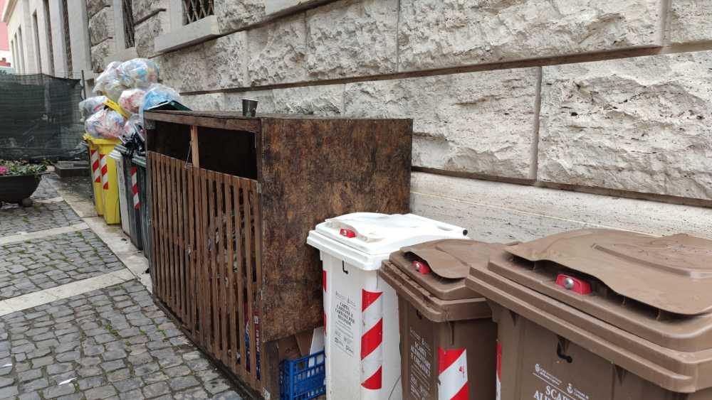 mastelli rifiuti carrellati civitavecchia mastelli rifiuti carrellati civitavecchia