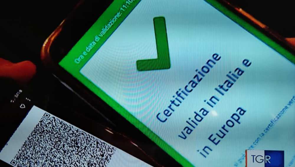 Facevano ottenere il green pass con il trucco dei “falsi positivi”: scovati dai NAS