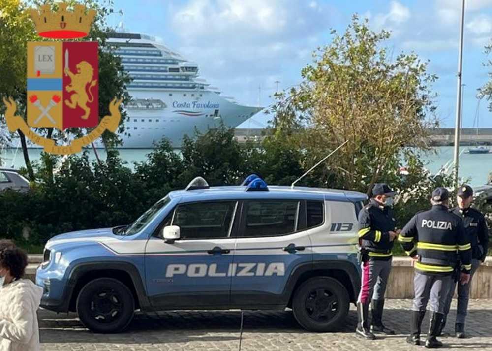 truck polizia stato vita social porto civitavecchia (1) truck polizia stato vita social porto civitavecchia (1)