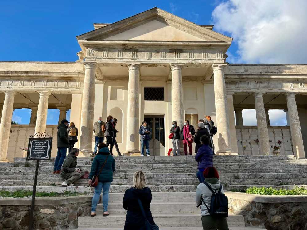 visita cimitero civitavecchia Orme di Persefone 1