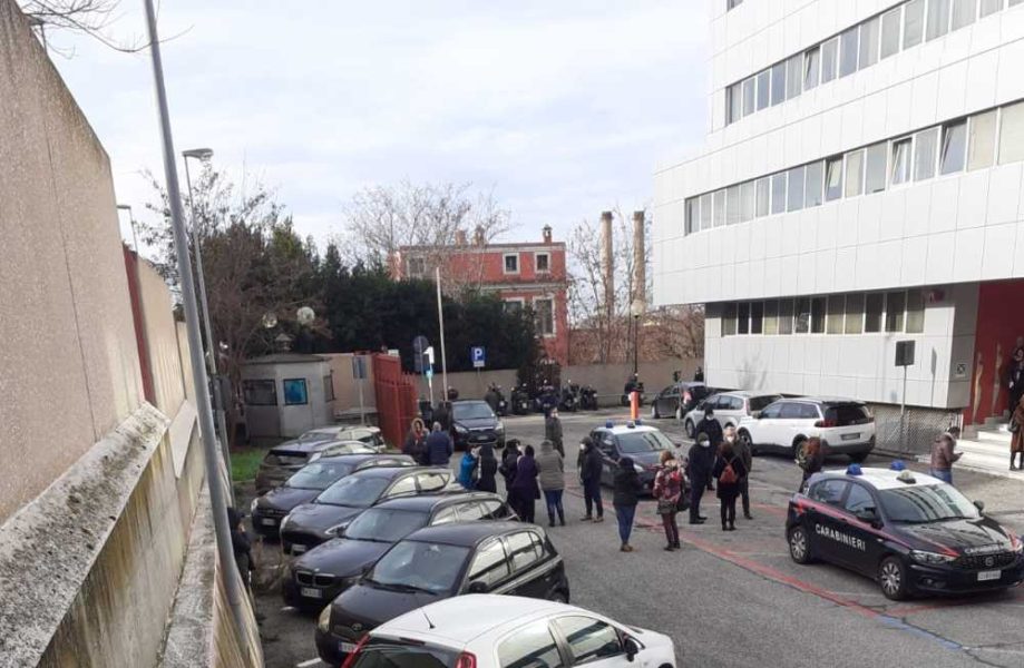 bomba tribunale civitavecchia carabinieri procura