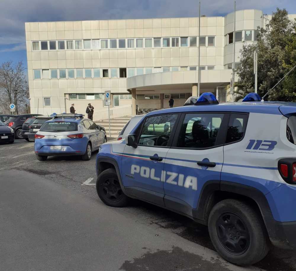 bomba tribunale civitavecchia carabinieri procura