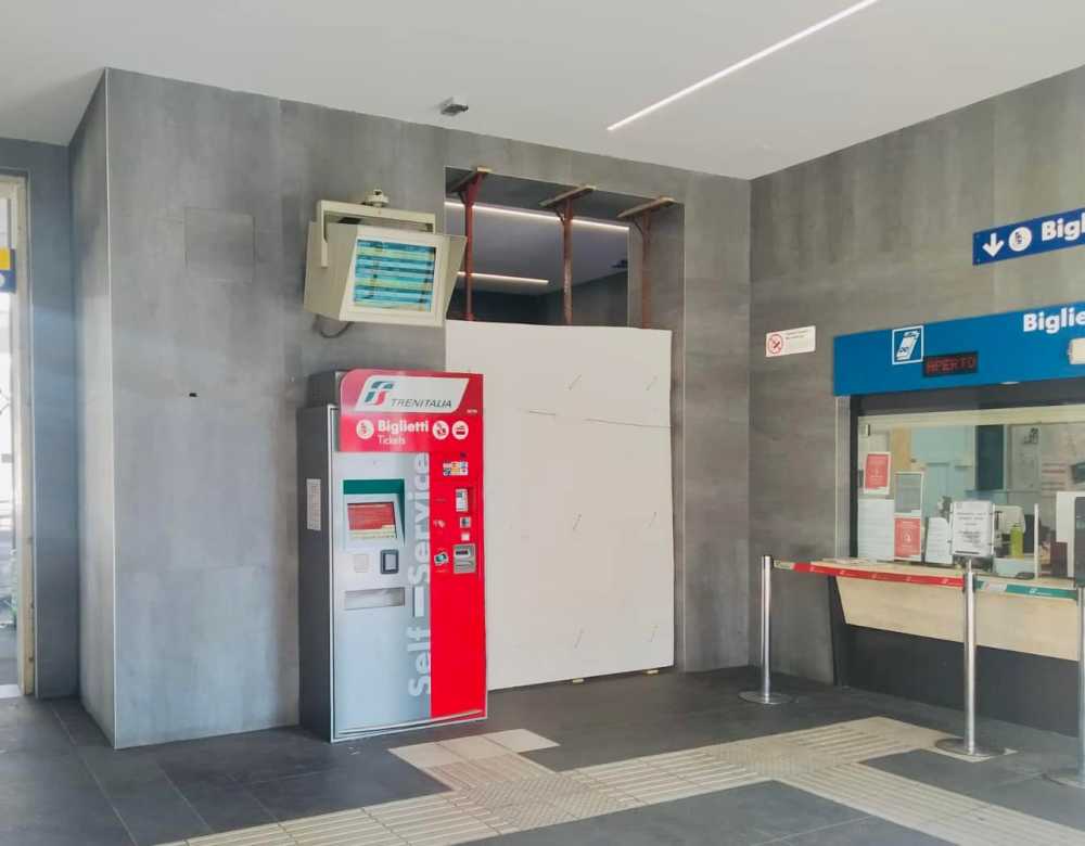 muro vergogna stazione ladispoli attiva muro vergogna stazione ladispoli attiva