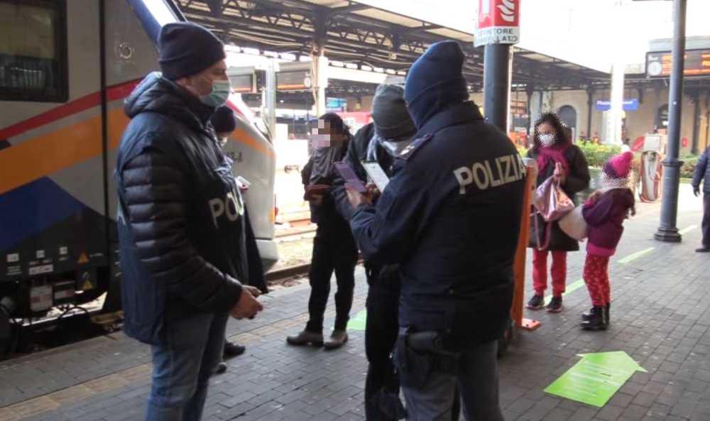 polizia polfer green pass binario 1 polizia polfer green pass binario 1