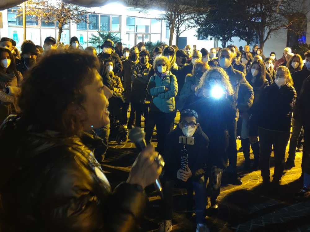 Biodigestore a Civitavecchia, intervento durante la manifestazione di Simona Ricotti Biodigestore a Civitavecchia, intervento durante la manifestazione di Simona Ricotti