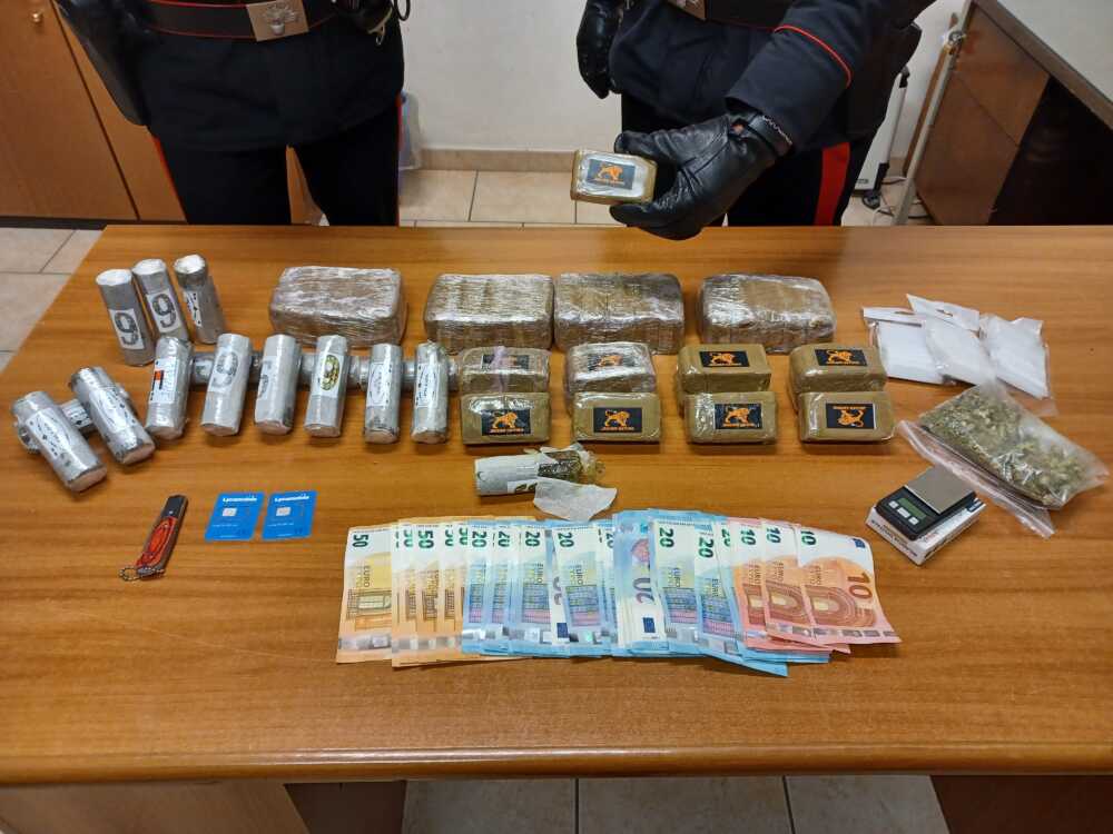 CIVITAVECCHIA - La droga sequestrata dai Carabinieri (3)