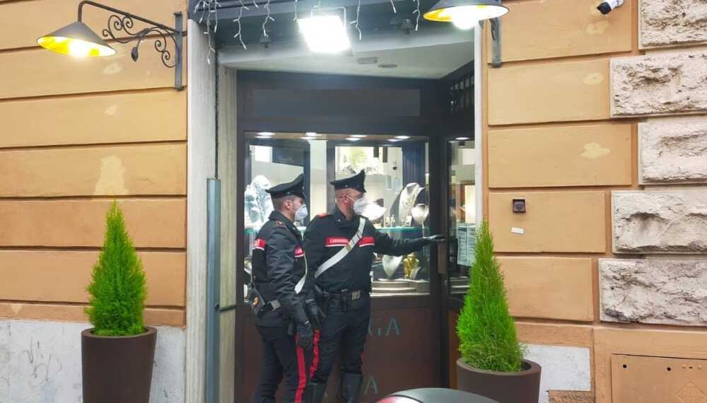 carabinieri furto gioielleria