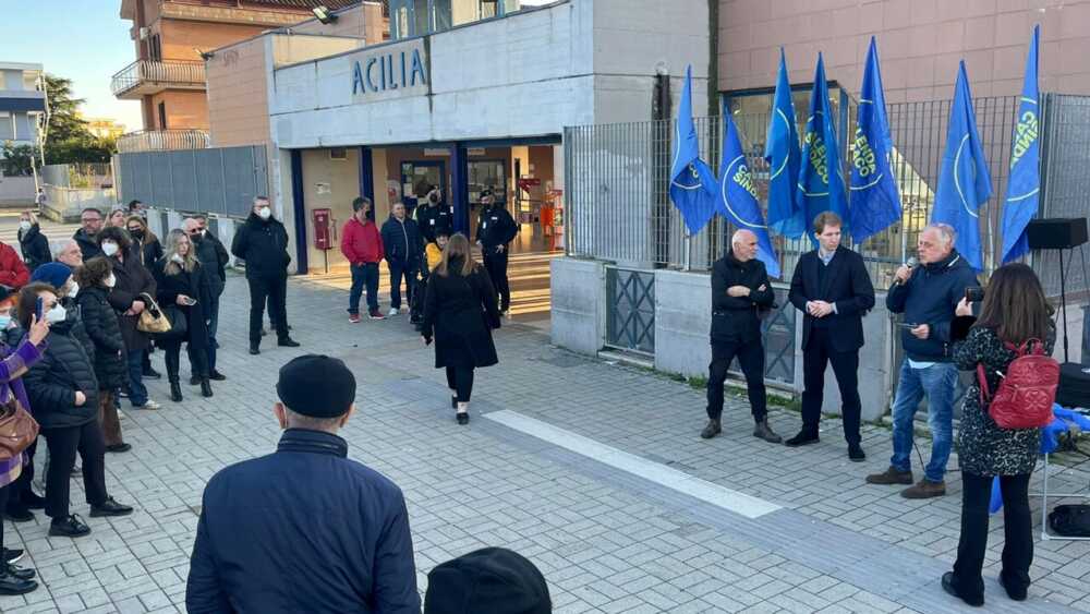 Stazione di Acilia, sit in dei consiglieri Stazione di Acilia, sit in dei consiglieri
