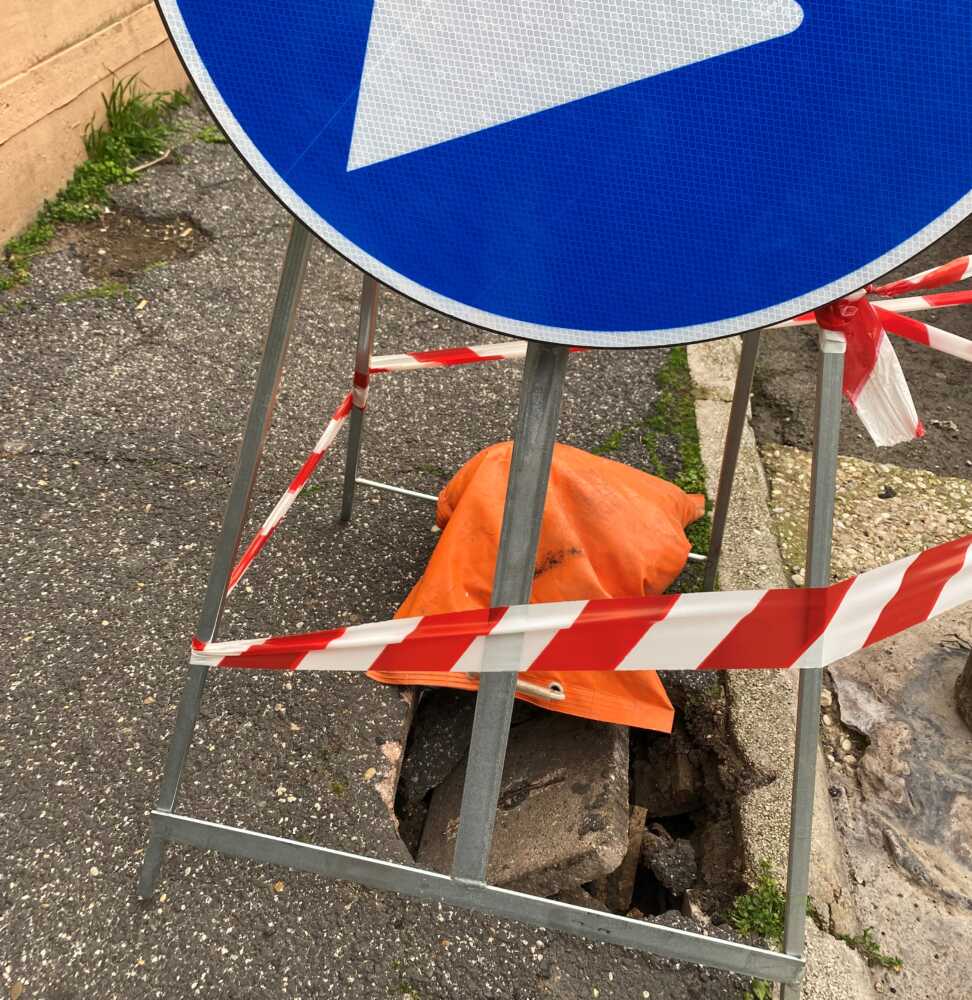 buche marciapede ladispoli