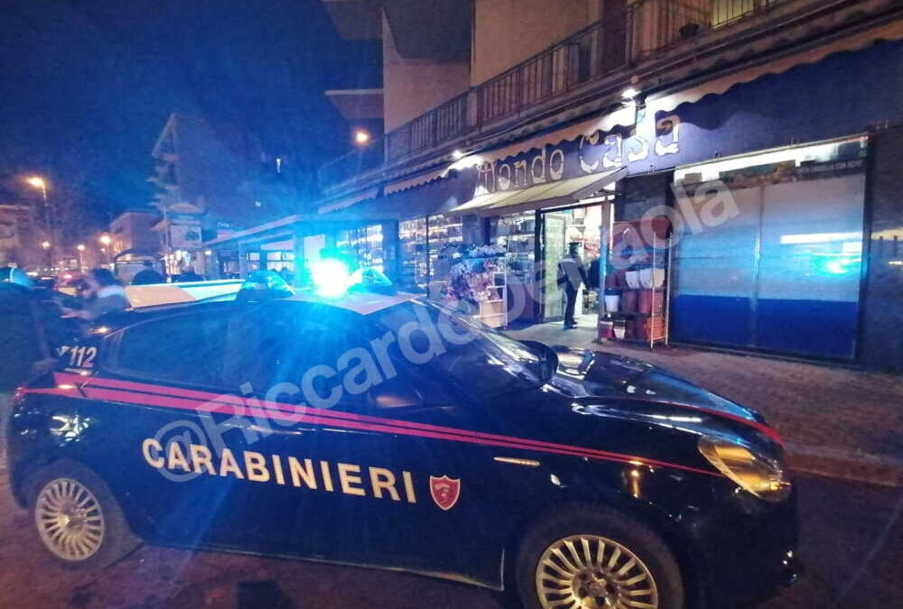 Donna aggredita nel negozio Mondo Casa in viale Baccelli a Civitavecchia