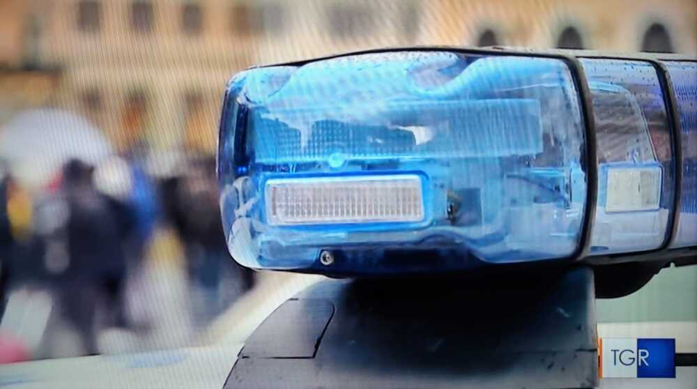 lampeggiante polizia carabinieri generica municipale roma capitale