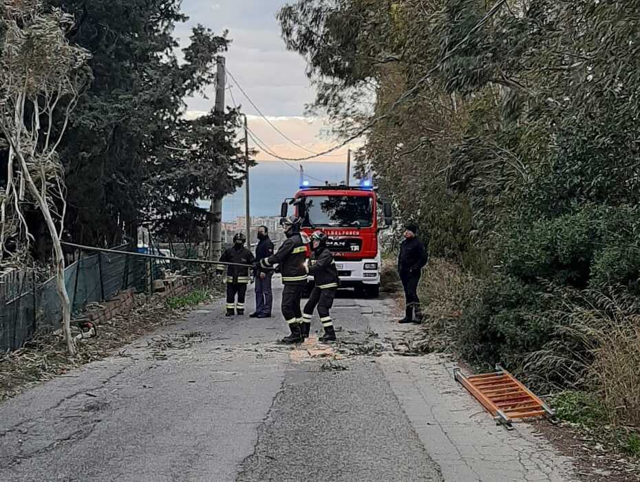 vigili fuoco pompieri civitavecchia interventi vento vigili fuoco pompieri civitavecchia interventi vento