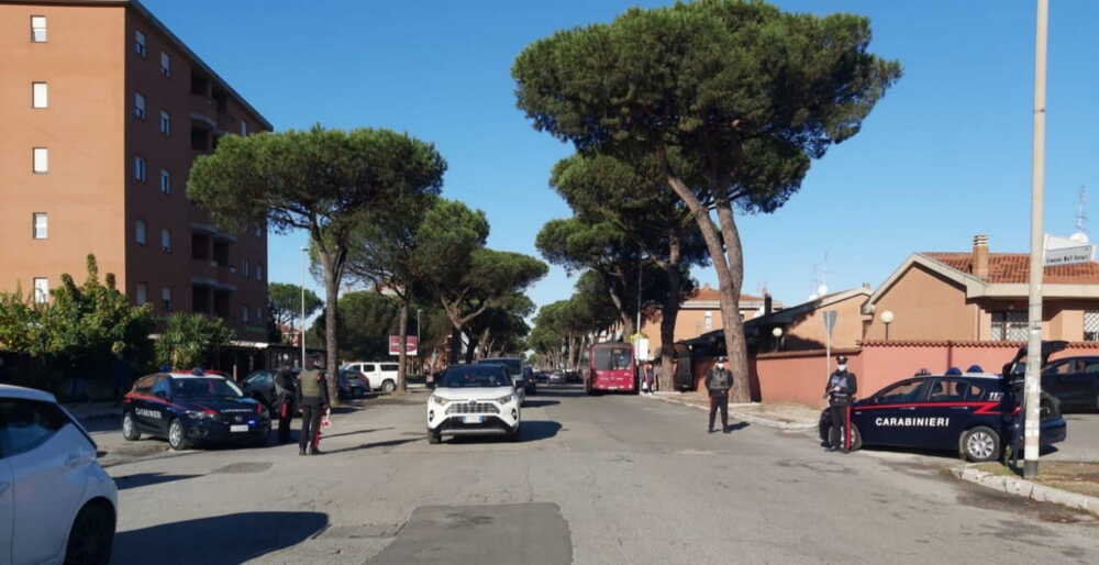 OSTIA - Controlli dei Carabinieri a Casal Palocco (1)