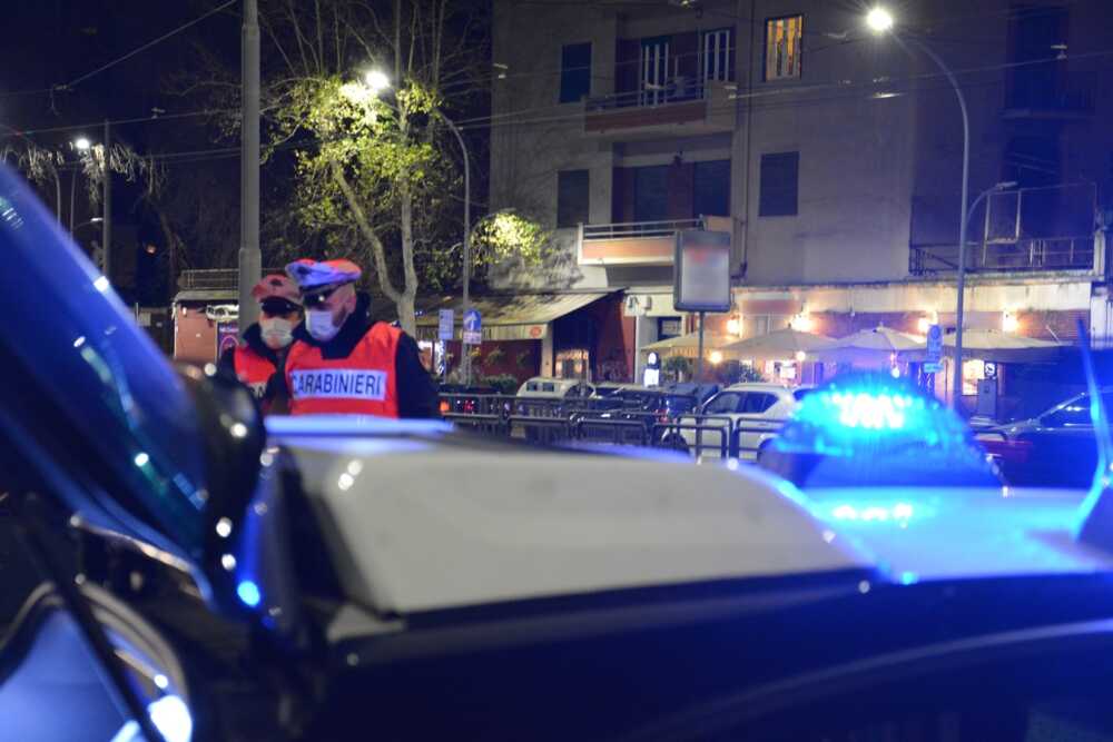 ROMA - Controlli dei Carabinieri nelle zone della movida (5)