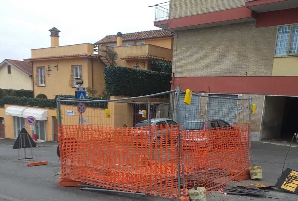 Tondinelli: “Il cratere di via Marchi a Bracciano poteva essere sistemato a breve”