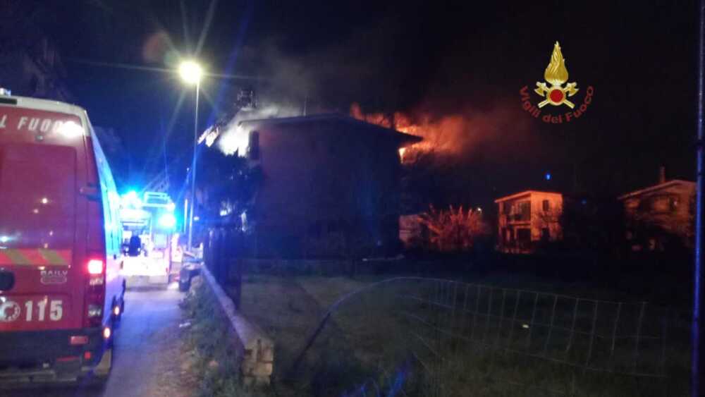 incendio appartamento casal marmo vvf vigili fuoco pompieri 1