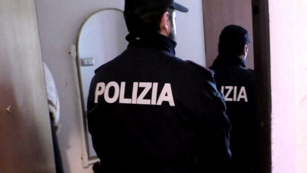 polizia perquisizione abitazione 1 polizia perquisizione abitazione 1