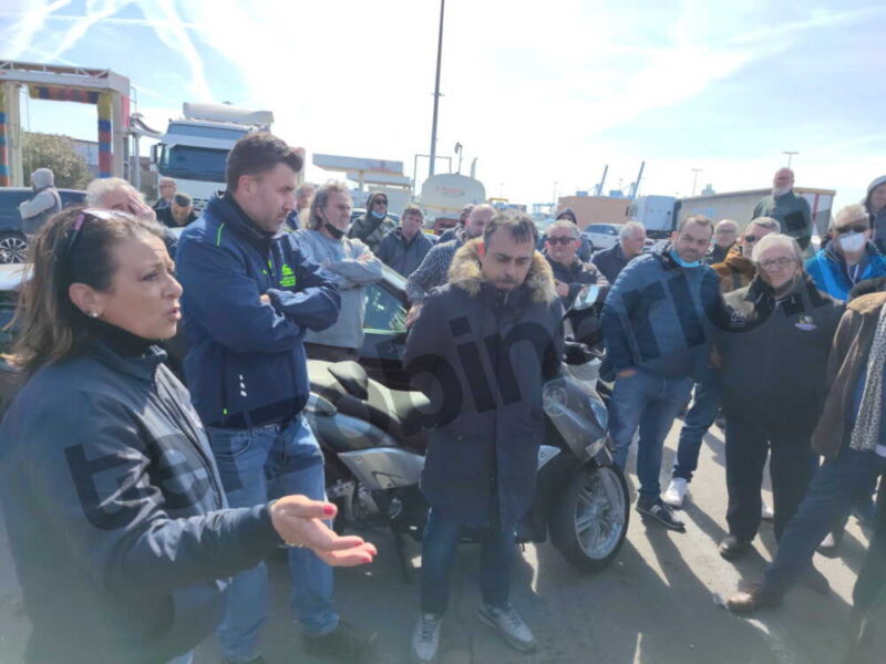 protesta tir pescherecci porto civitavecchia autotrasportatori