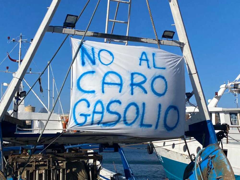 proteste sciopero pescherecci caro gasolio civitavecchia 2 proteste sciopero pescherecci caro gasolio civitavecchia