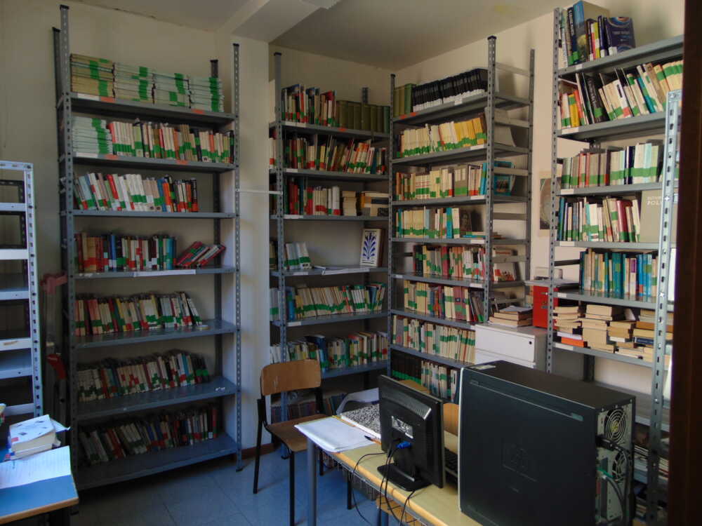 biblioteca liceo pertini