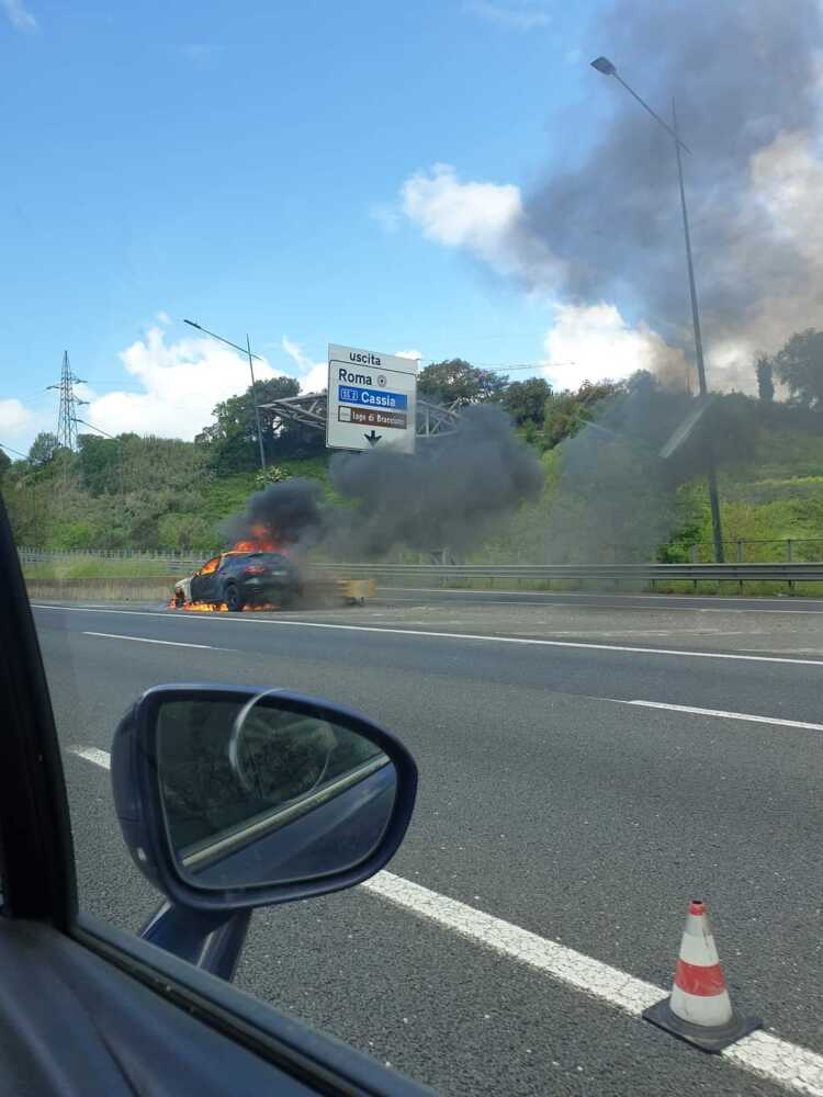 auto fiamme raccordo gra