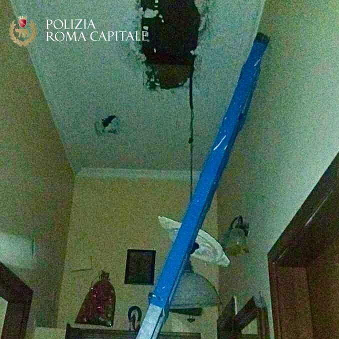 municipale roma capitale soffittoTentata occupazione Quarticciolo municipale roma capitale soffittoTentata occupazione Quarticciolo