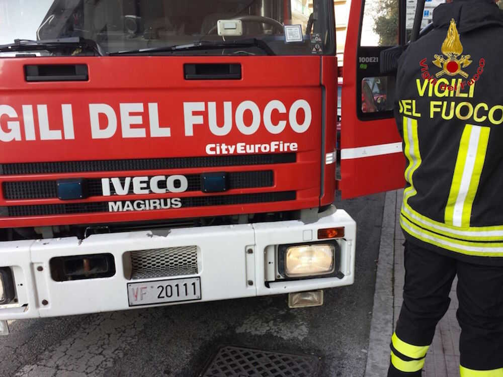 Vigili-del-Fuoco-vvf pompieri Vigili-del-Fuoco-vvf pompieri