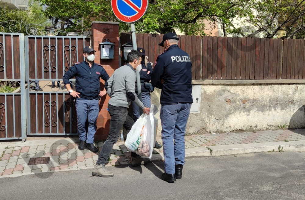 femminicidio civitavecchia via fratelli cervi polizia 2