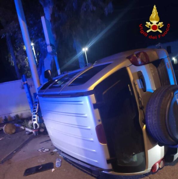 incidente via isonzo civitavecchia auto ribaltata 1