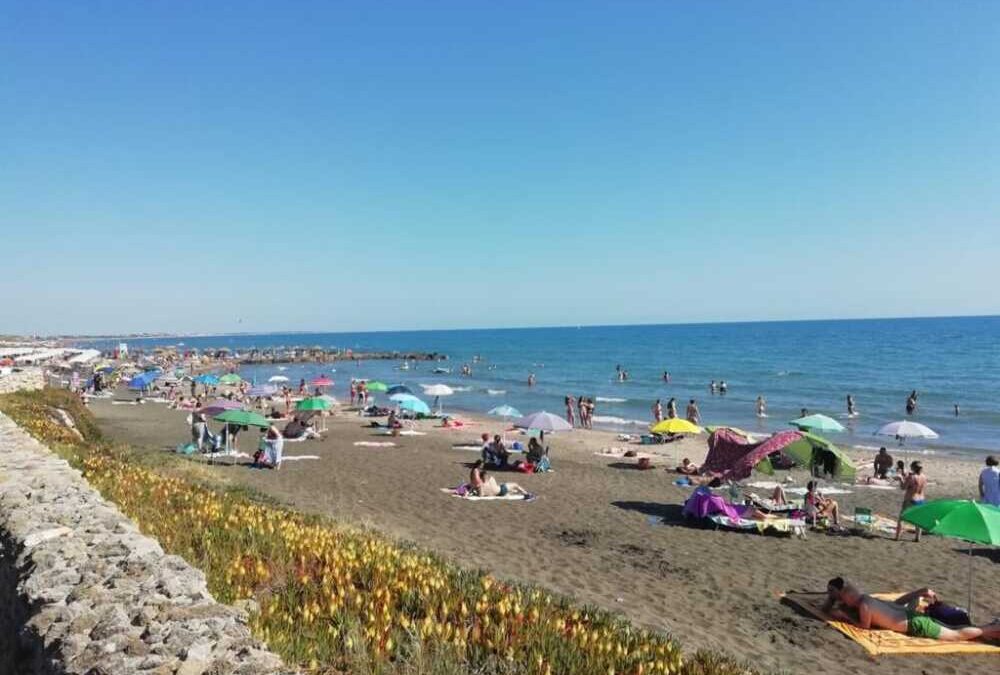 A Fregene e Ladispoli truffe in spiaggia: fingono di raccogliere fondi per il Bambino Gesù