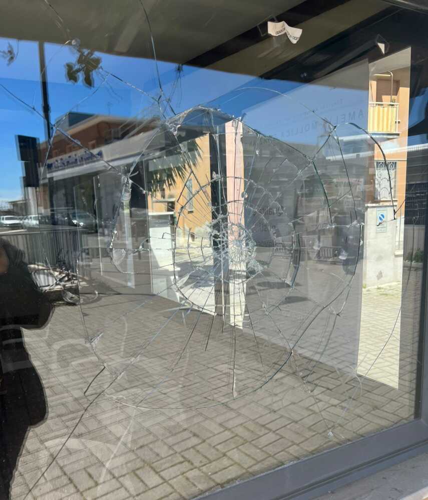 vetro attacco comitato amelia mollica graziano