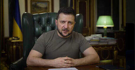 ZELENSKY VA A BUCHA, ‘I SOLDATI RUSSI SONO MACELLAI’