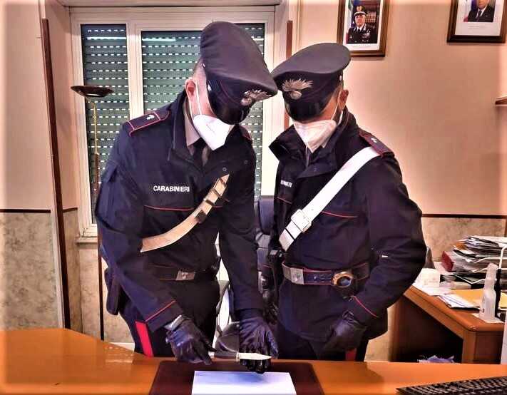 carabinieri pugnale