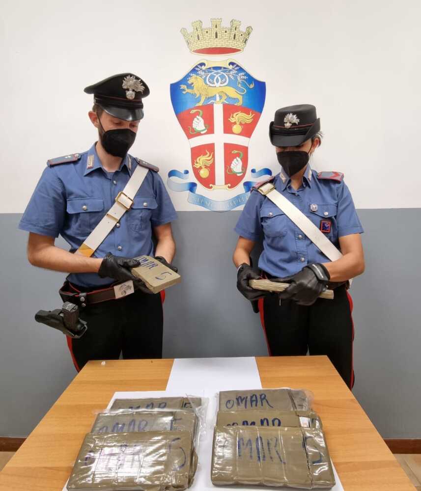CASSIA - La droga sequestrata dai Carabinieri (2)