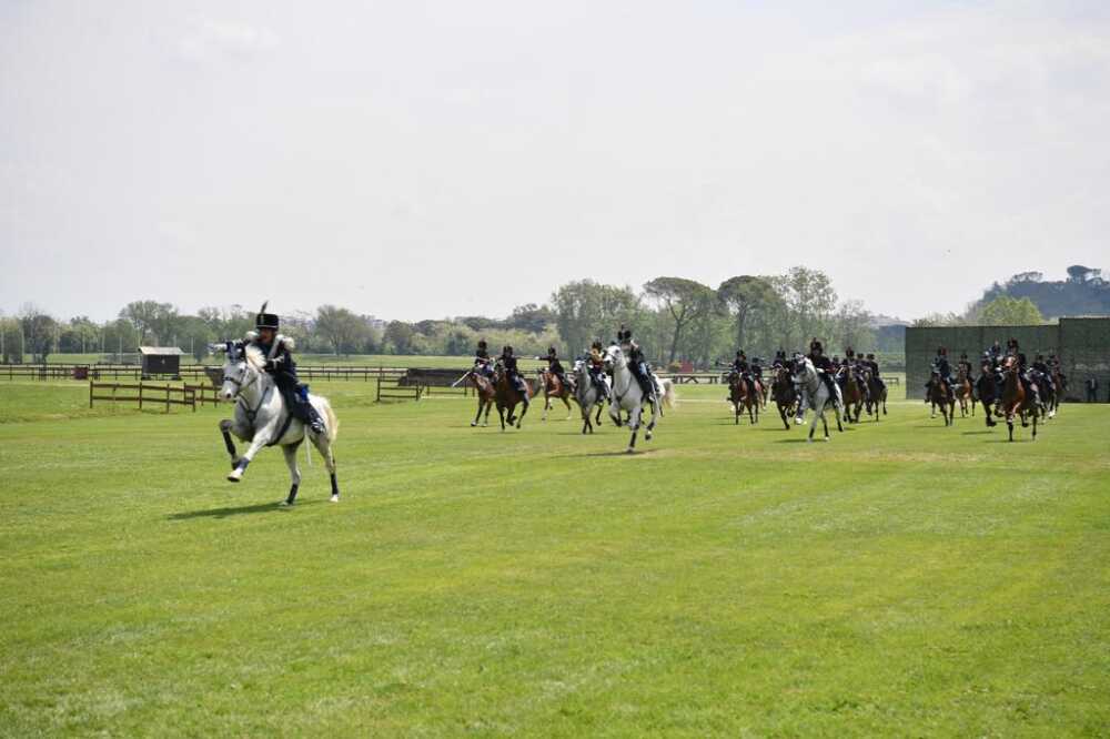 Dimostrazione a cavallo esercito a cavallo