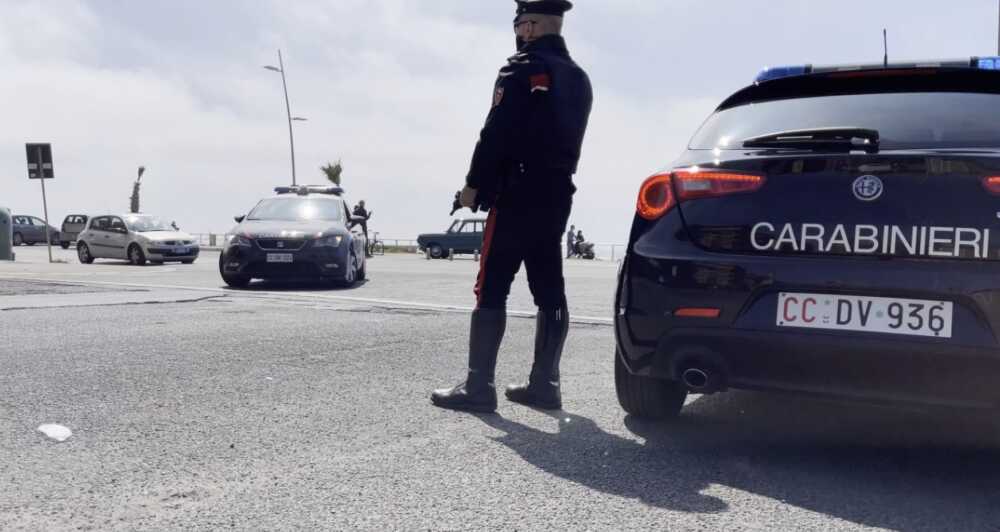 Dava fuoco ad auto e moto il piromane di Ostia preso dai Carabinieri • Terzo Binario News