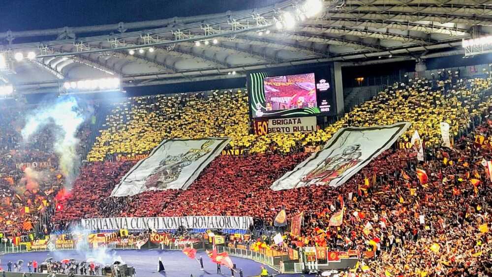 curva sud roma scenografia