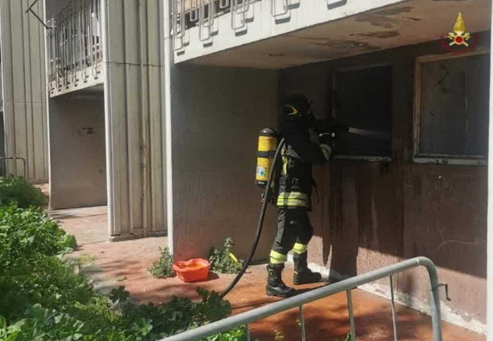 pompieri vvf vigili fuoco incendio appartamento pompieri vvf vigili fuoco incendio appartamento