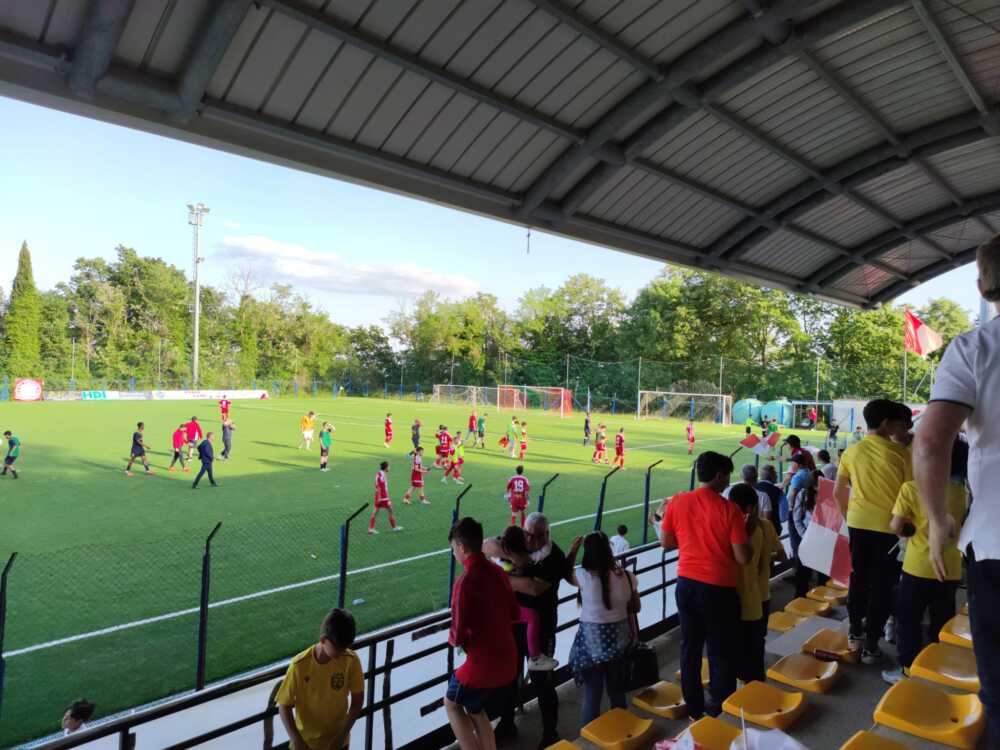 tribuna tolfa calcio applausi