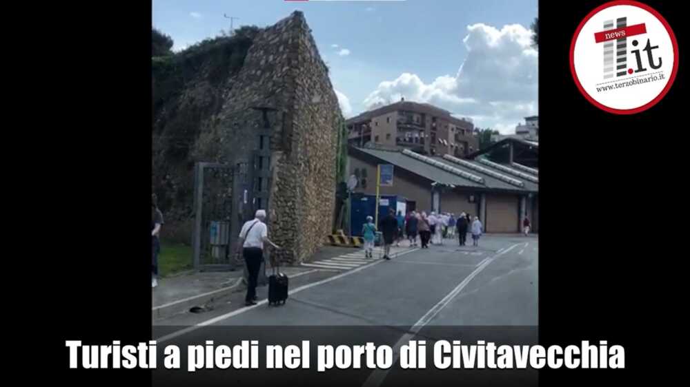 turisti piedi porto civitavecchia turisti piedi porto civitavecchia