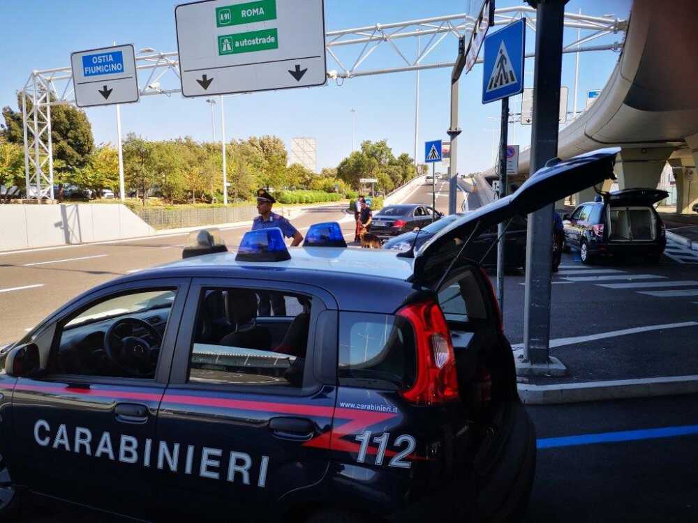 CP AEROPORTI - Controlli dei Carabinieri all'aeroporto di Fiumicino (2)