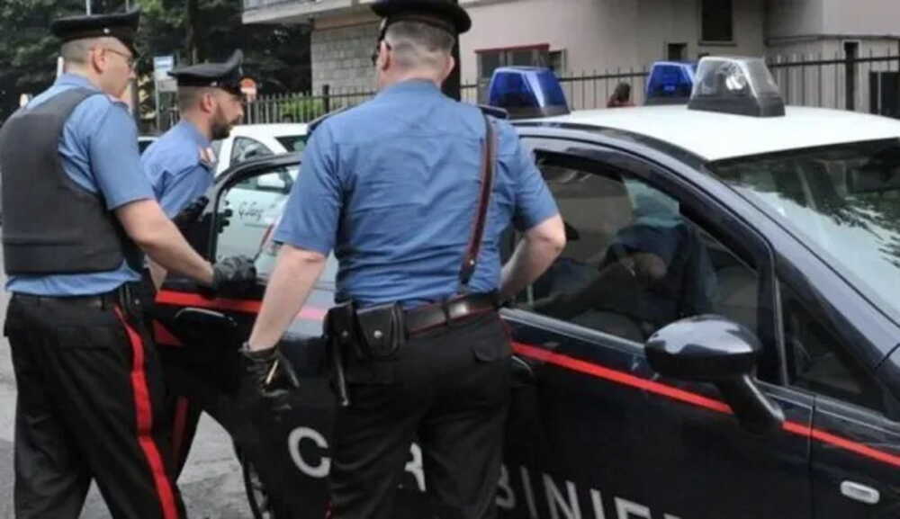 Pistola Giocattolo Per Lo Straniero Fermato Dai Carabinieri A 