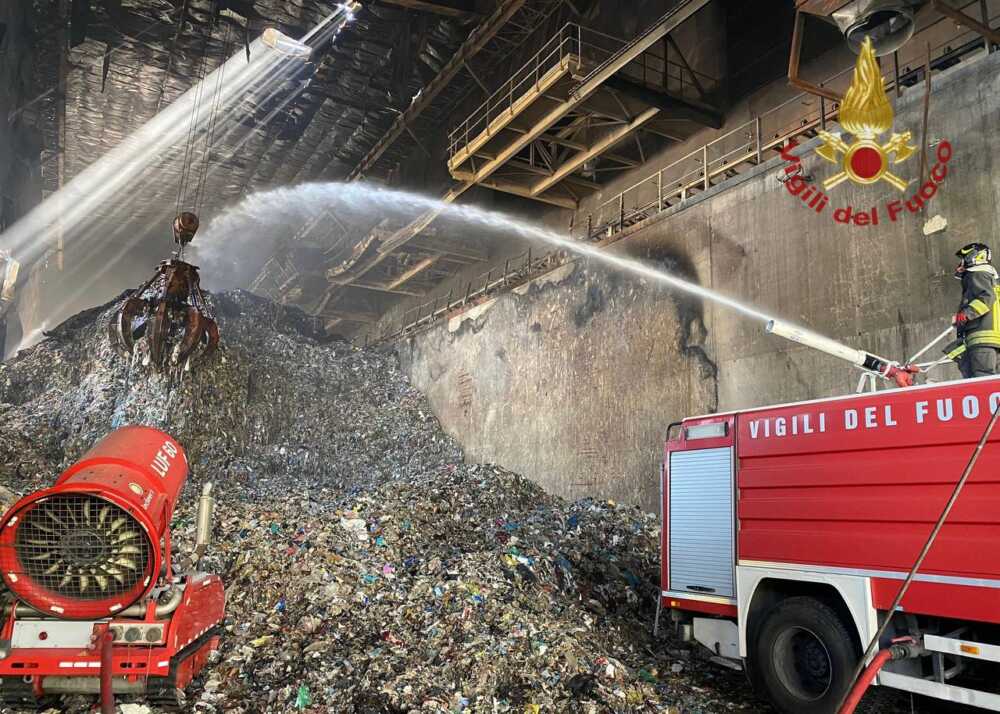 incendio malagrotta vigili fuoco pompieri vvf 2