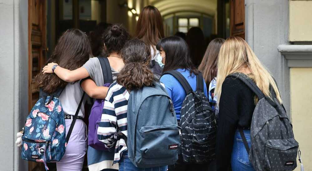 scuola-studenti-ingresso-bambini 2 scuola-studenti-ingresso-bambini