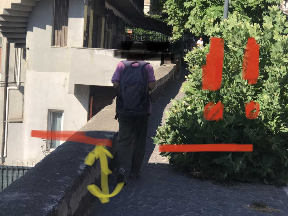 via principe napoli bracciano camminamento pericoloso parapetto basso