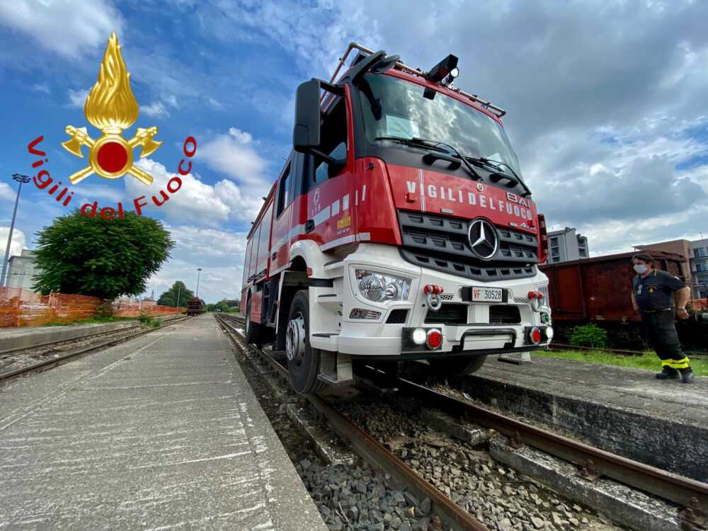 vigili-del-fuoco vvf binari ferrovia