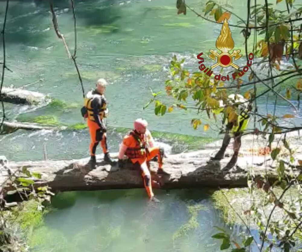 vvf vigili fuoco pompieri cadavere aniene fiume 1